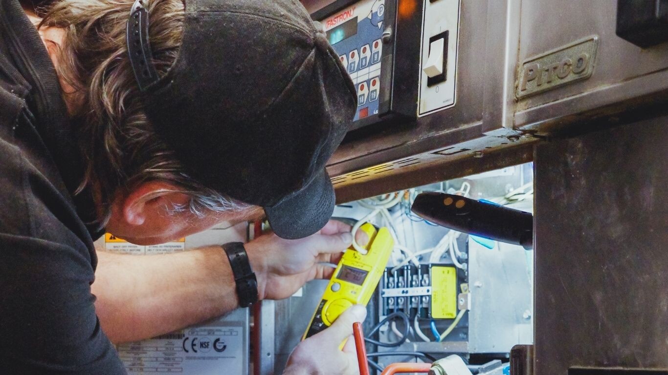 Euro Service   Grootkeukens   Monteur